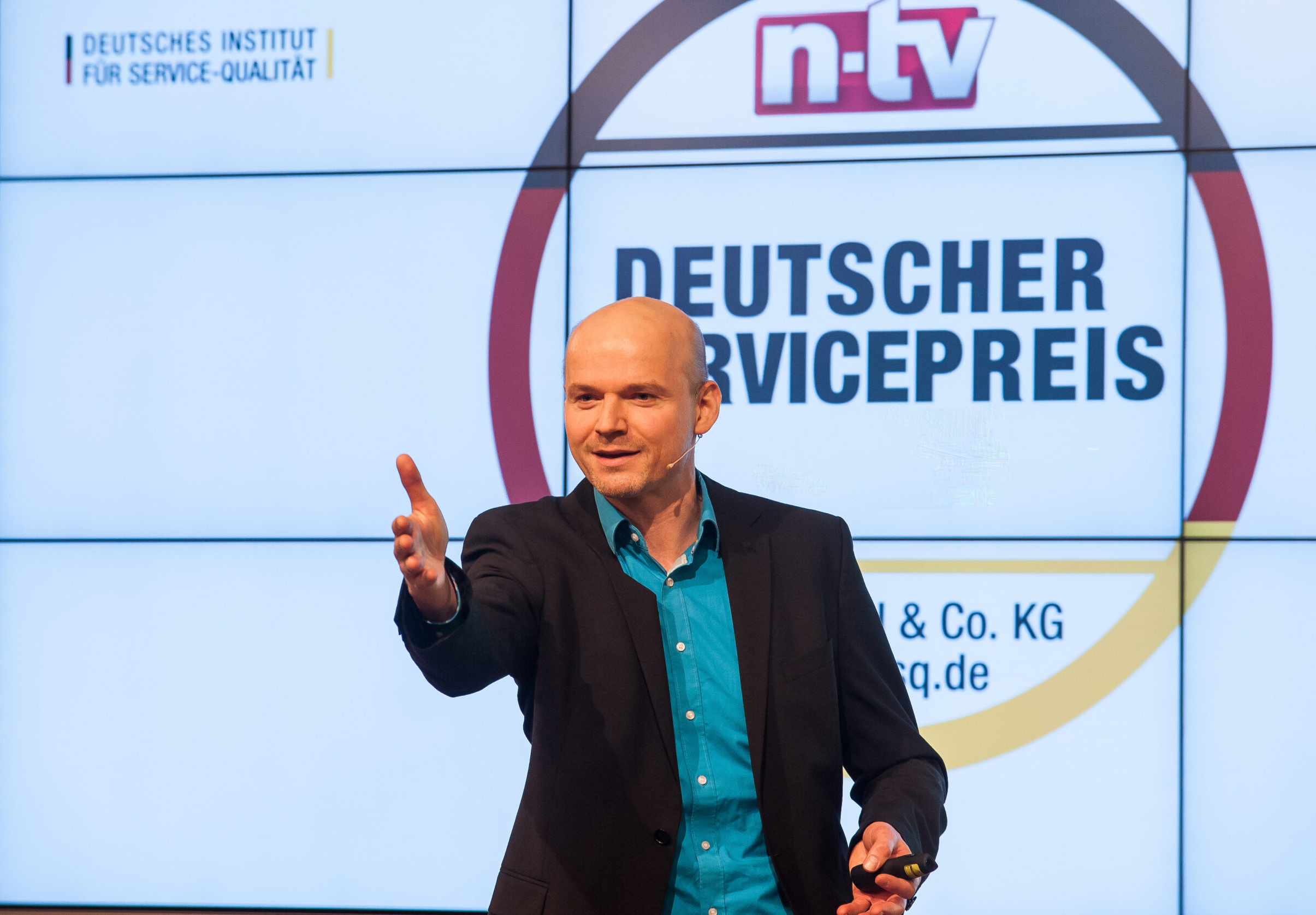 Keynote Speaker, Business Comedian & Moderator