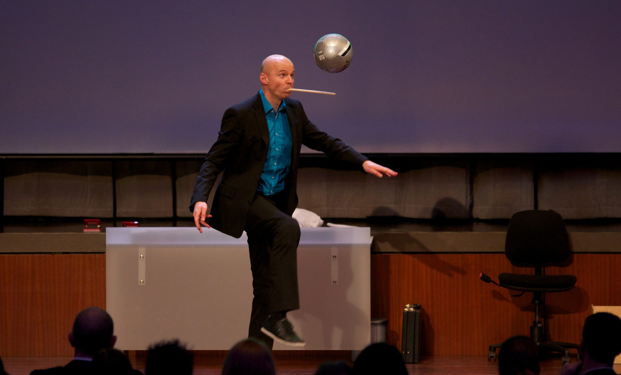 Keynote Speaker, Business Comedian & Moderator Keynote Speaker, Business Comedian & Moderator